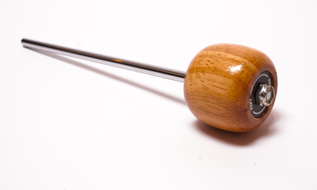 Der KEO Percussion Kick Wood Beater überzeugt mit seiner Mischung aus Attack, Volumen und einer tadellosen Verarbeitung.