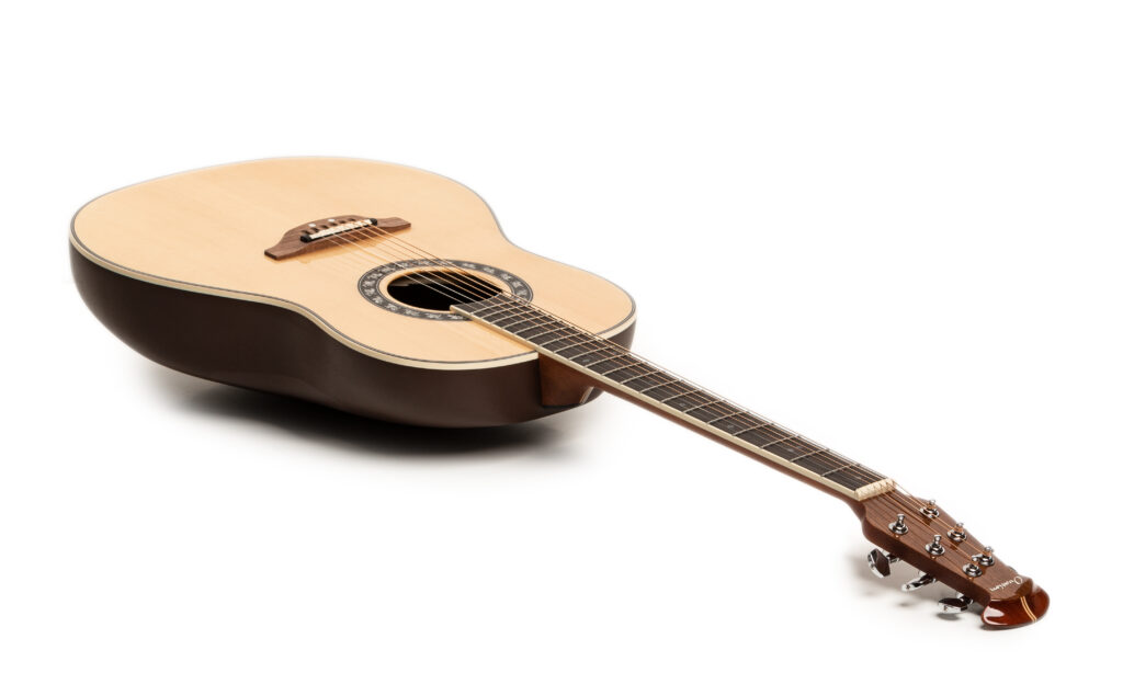 Die Ovation 1627VL-4GC Glen Campbell Signature bietet einen ansprechenden Natursound, der sich aber im Bassbereich etwas schwächer präsentiert.