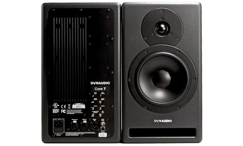 Anders als die 59 kommt die Dynaudio Core 7 als Zweiwege-Monitor