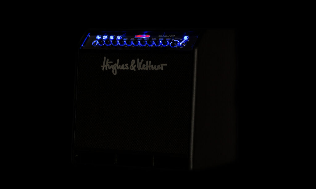 Erstaunlich was für ein bombastischer Sound aus dem kleinen Hughes & Kettner Black Spirit 200 Combo rauskommt.