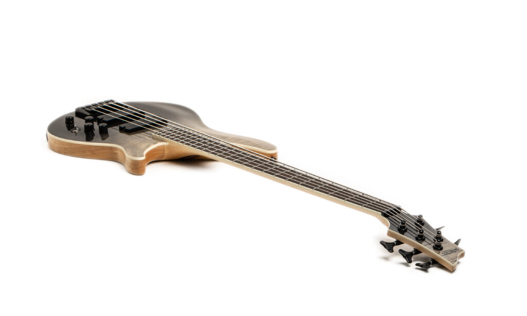 Der Schecter SLS Elite-5 wurde sehr vorteilhaft ausbalanciert.