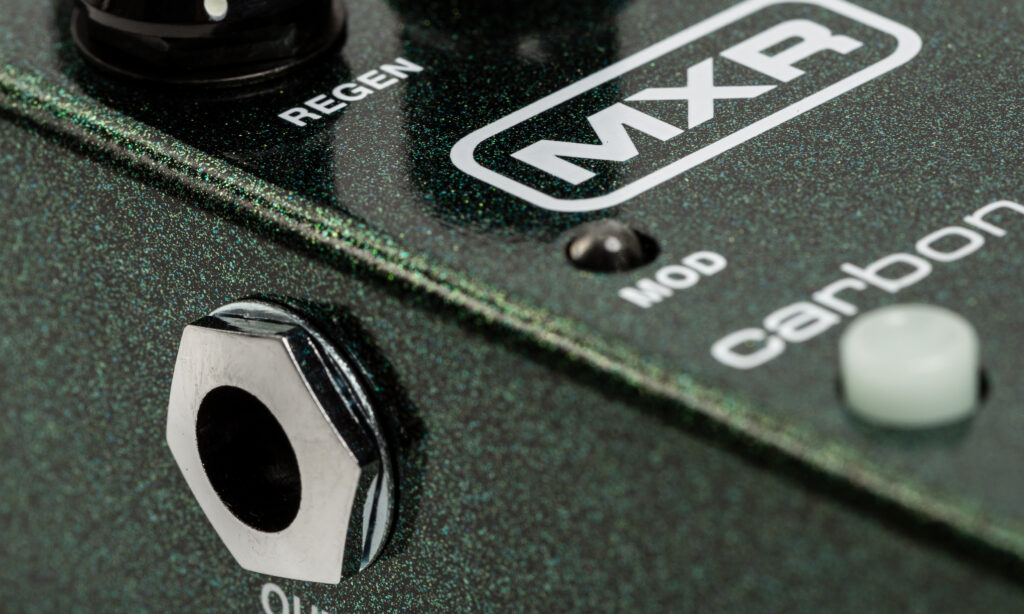 Das MXR Carbon Copy Mini liefert einen charmanten analogen Echo-Sound, der sich mit der Bright-Option noch formen lässt.