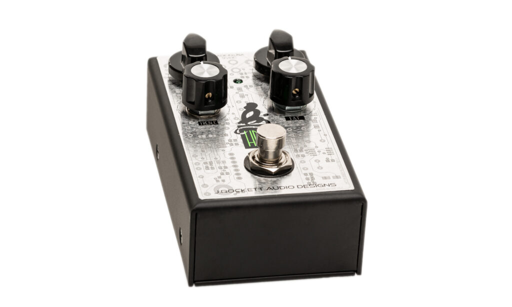 Der J. Rockett Audio Designs Hot Rubber Monkey Overdrive zeigt sich beim Einsatz unterschiedlicher Gitarren sehr feinfühlig und dynamisch, ohne den Charakter des Instrumentes zu übermalen.