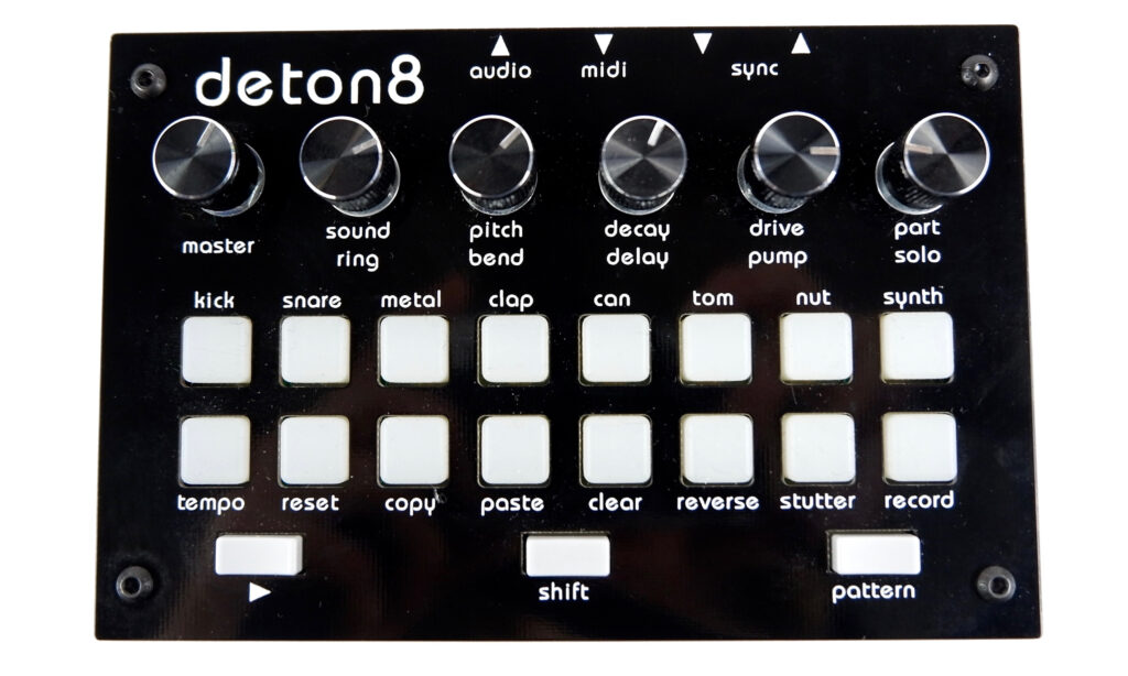 Twisted Electrons deton8 ist eine Sample-Drummachine – und mehr. (Foto: Christine Mangels)