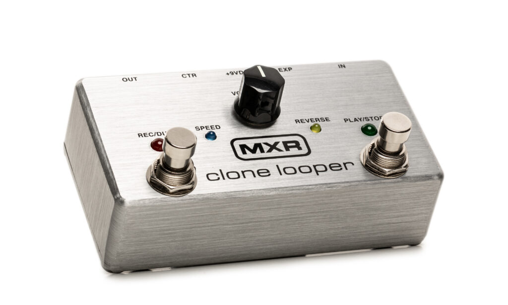 Für das MXR Clone Looper Pedal sprechen gute Sounds der Loops und einfache Bedienung, negativ fallen der Zeitversatz im Half-, Double- und Reverse-Mode auf.