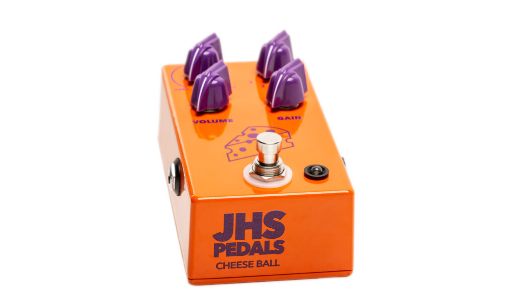 Mit dem JHS Pedals Cheese Ball lassen sich fast alle bekannten charakteristischen Fuzz-Klänge authentisch abbilden.