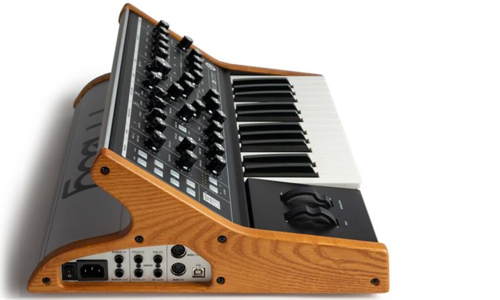 Moog Subsequent 25: Seitenansicht (American Musical Supply)