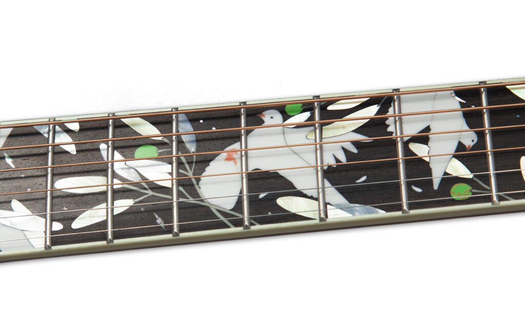 Takamine LTD 2020 Griffbrett mit Friedenstaube-Inlay