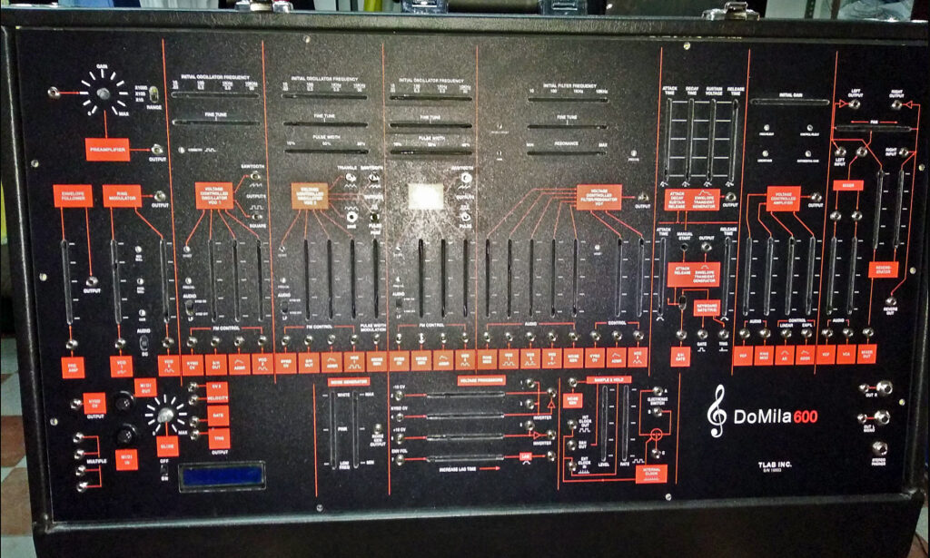 DoMila600, DIY-Klon des ARP 2600 'Made in Italy' (Foto: Synthanatomy)