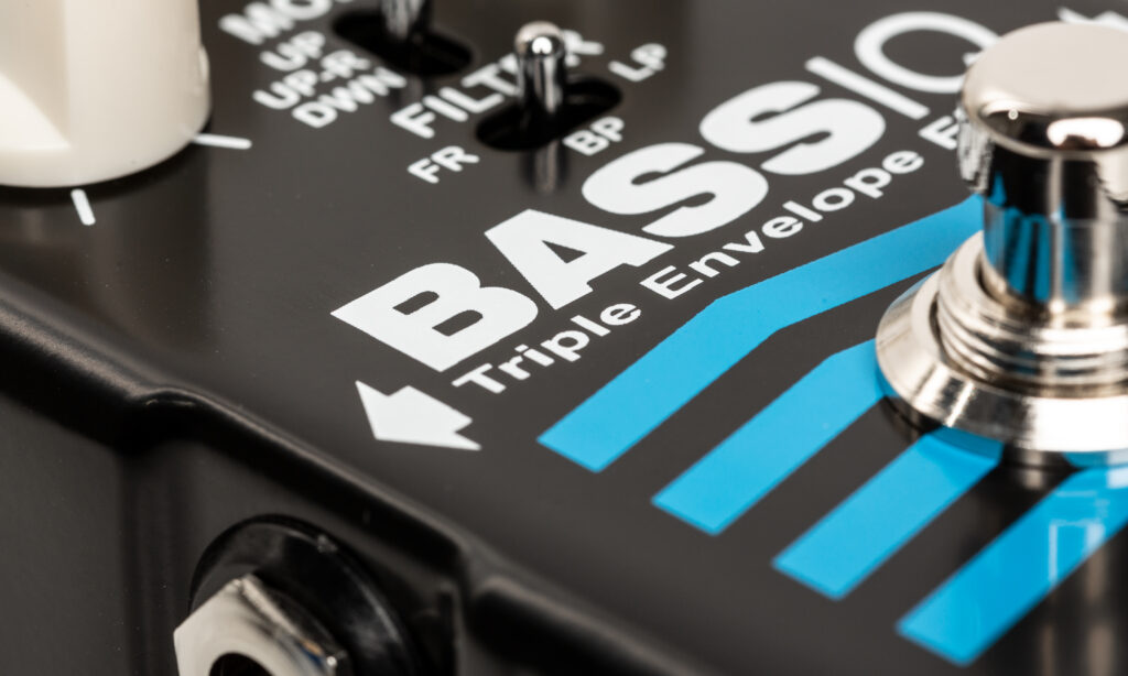 EBS BassIQ Blue Label: Schickes Design und zahllose Möglichkeiten zur Klangbeeinflussung!