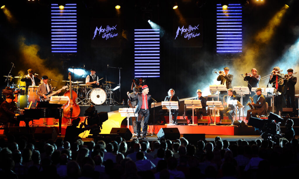 Fast 20 Jahre war Maze mit Roger Cicero unterwegs. Hier mit Big Band beim legendären Montreux Jazz Festival. Bild zur Verfügung gestellt von Matthias Meusel.