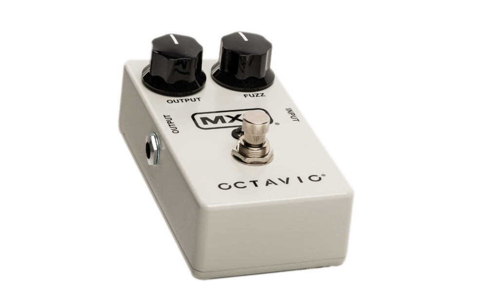 Authentische Vintage-Fuzz-Sounds mit einer Prise Chaos und Unberechenbarkeit sind das Credo des MXR Octavio Fuzz.