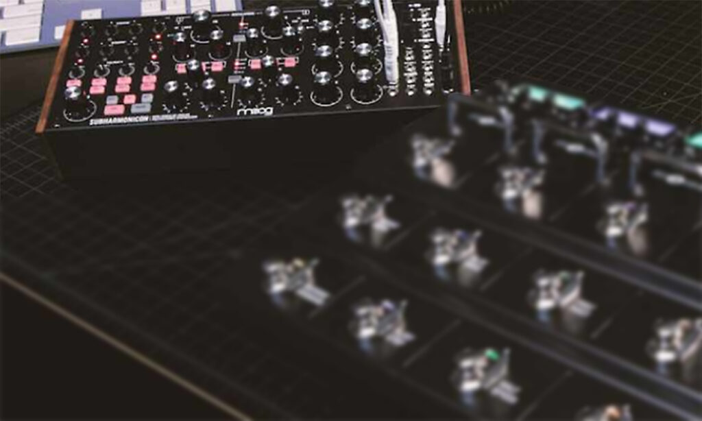 Hier noch ein zweites Bilde des Moog Subharmonicon. (Quelle: Reddit)
