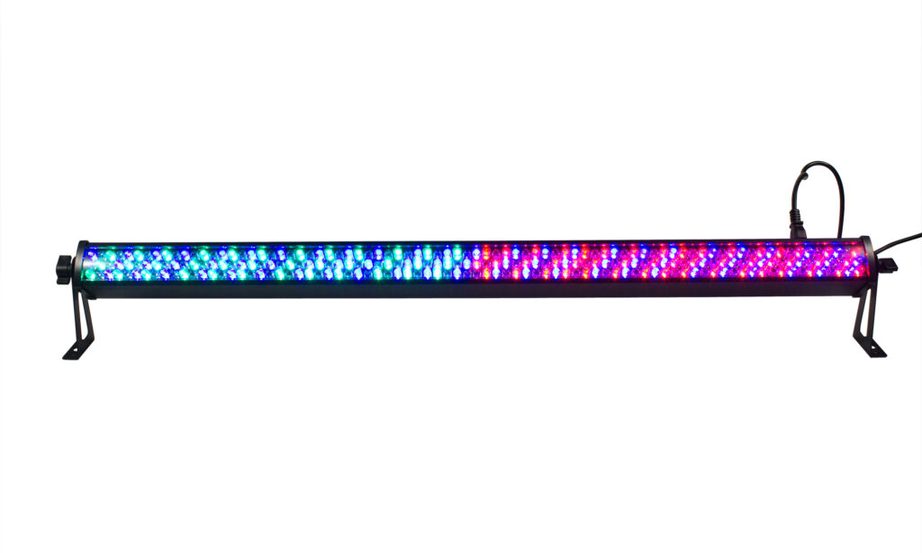 Günstige LED Bar für viele Anwendungen: Stairville LED Bar 240/8 RGB DMX 30°
