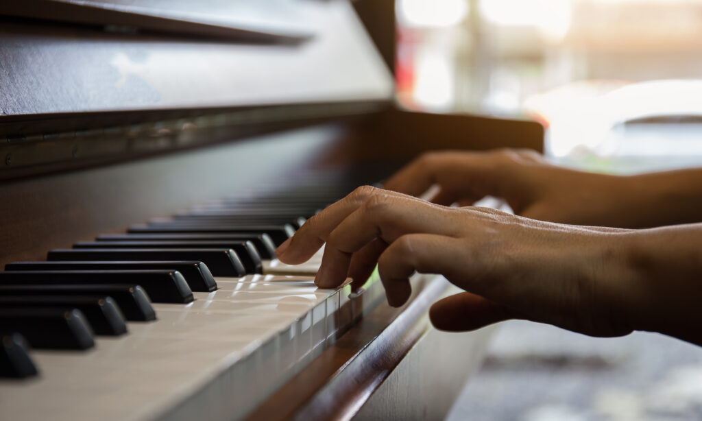 Übungen, um man mehr Groove in euer Klavierspiel zu bringen (Foto: Shutterstock|Von Guitarfoto studio)