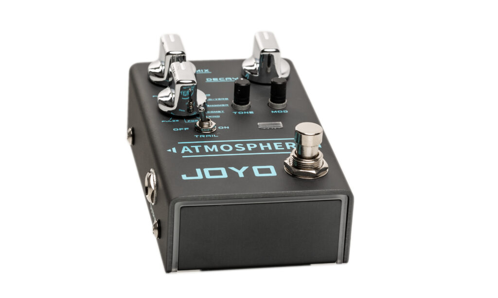 Das Joyo R-14 Atmosphere Reverb lässt mit seiner üppigen Ausstattung kaum Wünsche offen und schont dabei noch den Geldbeutel.