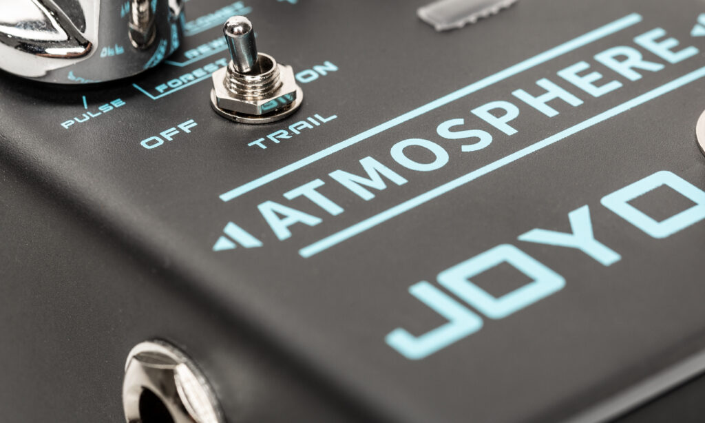 Das Joyo R-14 Atmosphere Reverb ist ein vielseitiges und simpel zu bedienendes Hallpedal, das hochwertige Sounds liefert.