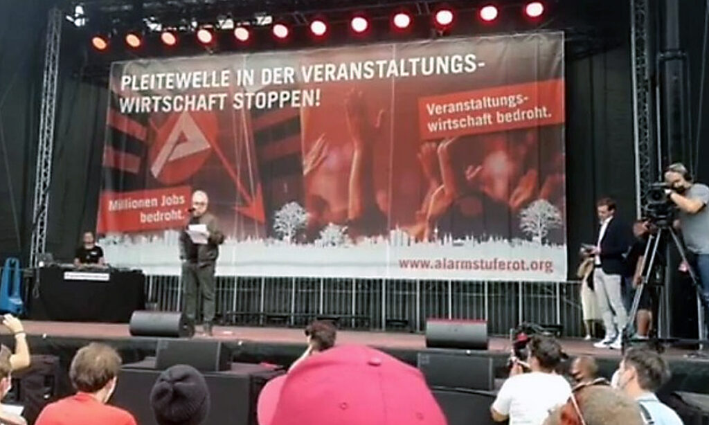 Herbert Grönemeyer sprach in Berlin bei der Demo. (Quelle: Facebook)