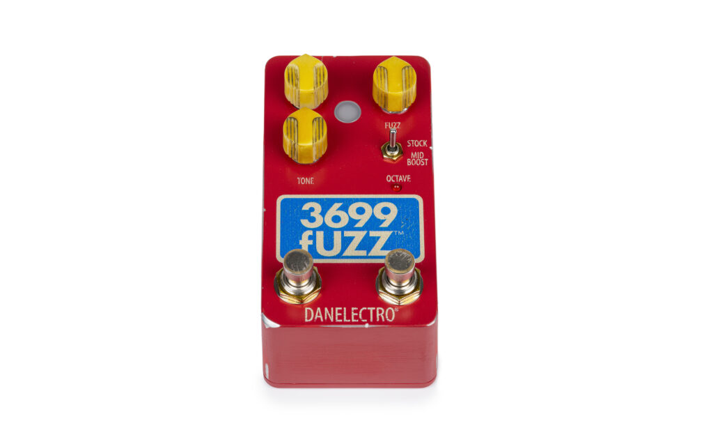 Das Danelectro 3699 Fuzz bietet eine breite Fuzz-Soundpalette und entpuppt sich als ernsthafte Alternative für so manches Boutique Fuzz-Pedal.