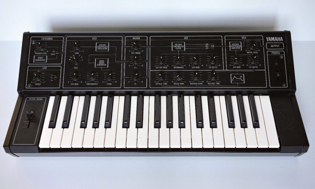 Der Yamaha CS-5 Synthesizer von Aphex Twin (Quelle: ebay)