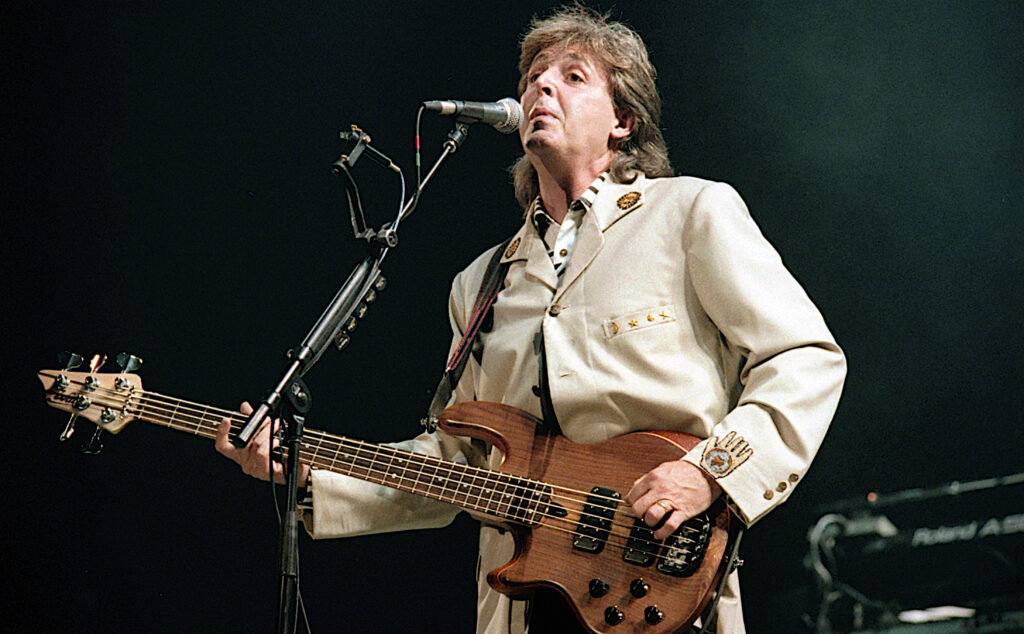 Paul McCartney 1990 in Washington DC // Shutterstock / Von: mark reinstein