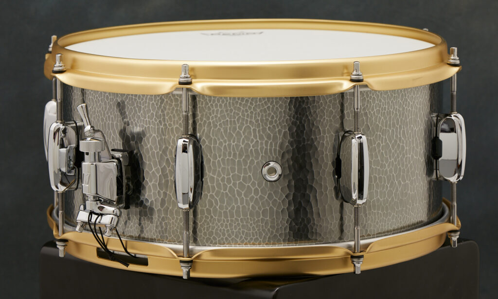 Die kann was: Eine perfekte Verarbeitung und höchste Klangqualität liefert die Tama Star Reserve Aluminum Snaredrum im Test.