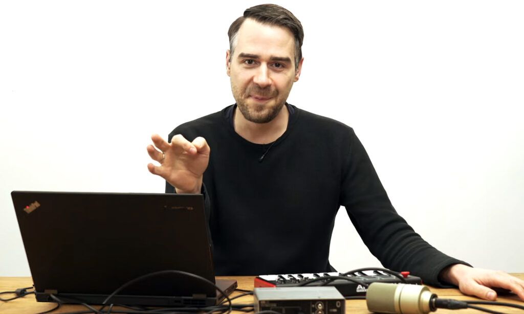 Der Hamburger Produzent Stimming zeigt, wie man mit geringem Aufwand gute Musik macht. (Quelle: YouTube)