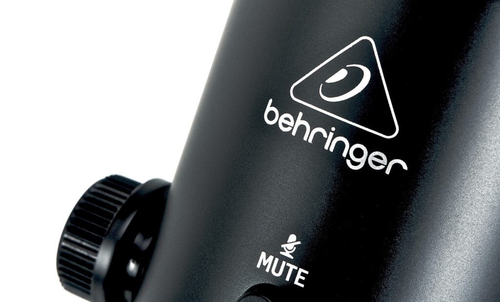 Mit dem Bigfoot wird Behringer seinem Ruf als Anbieter preiswerter Audiotechnik wieder gerecht.