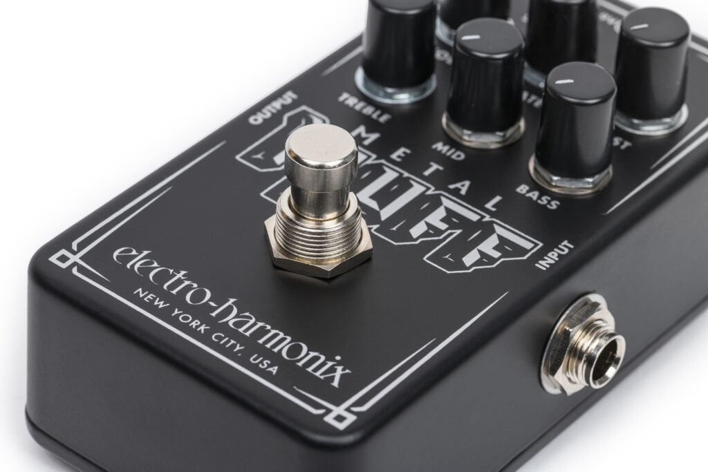 Die Domäne des Electro Harmonix Nano Metal Muff sind ganz klar brachiale Zerrsounds, die sich mit der Klangregelung variabel einstellen lassen.