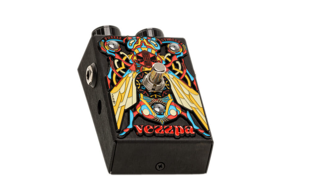 Das Beetronics Vezzpa startet mit eigenständigem Sound ins Rennen und empfiehlt sich für alle Fuzz-Liebhaber, die das gewisse Extra an Biss suchen.