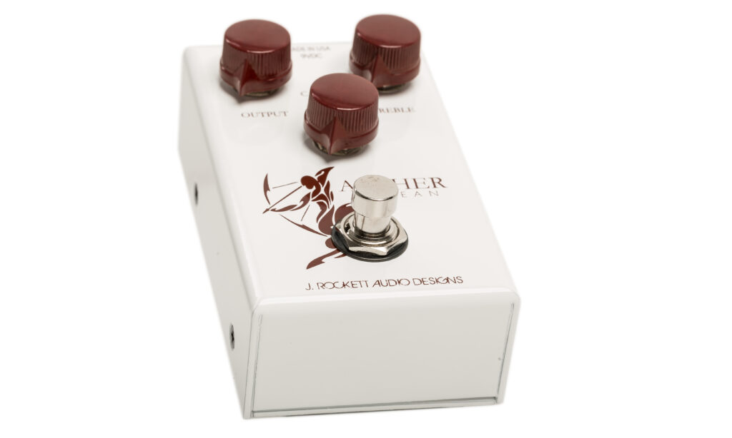 Das J. Rockett Audio Designs Archer Clean Pedal liefert einen dynamischen Boost der ganz fantastisch klingt.