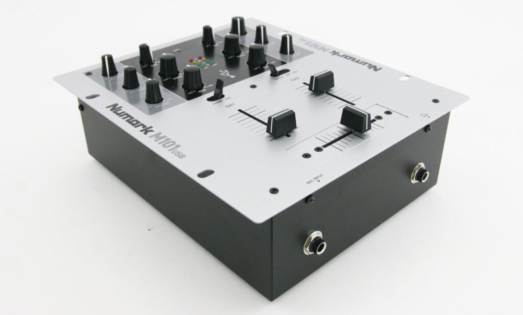 DJ-Mixer-Feature_38-1043077 Bild