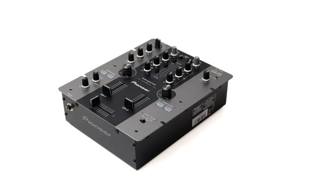 DJ-Mixer-Feature_40n-1043083 Bild