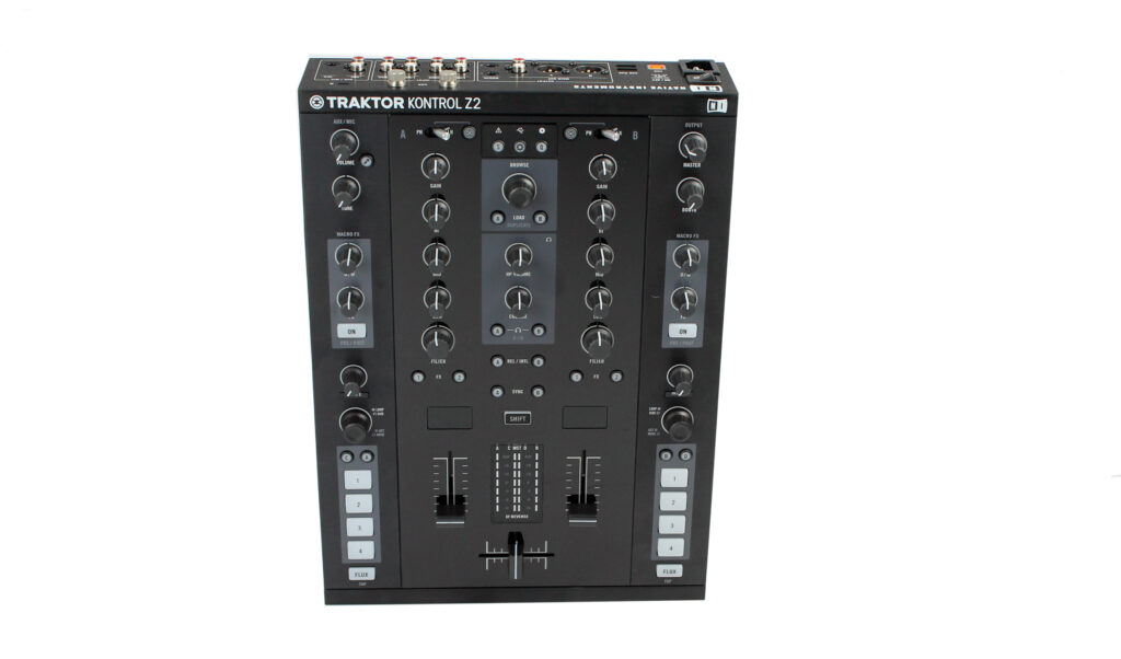 DJ-Mixer-Feature_42-1043089 Bild