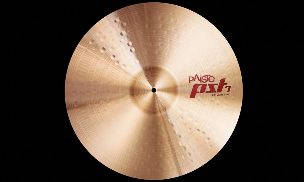 Das Paiste PST7 20" Light Ride sieht den Becken der 2002 Serie ähnlich und soll sehr vielseitig sein.