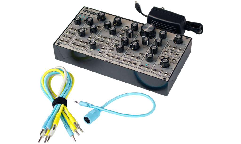 Sechs Patchkabel und ein MIDI-Adapterkabel sind enthalten. (Bild: zur Verfügung gestellt von Pittsburgh Modular)