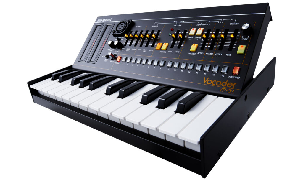 Roland VP-03 Vocoder mit Keyboard K-25m (Bild: zur Verfügung gestellt von Roland)