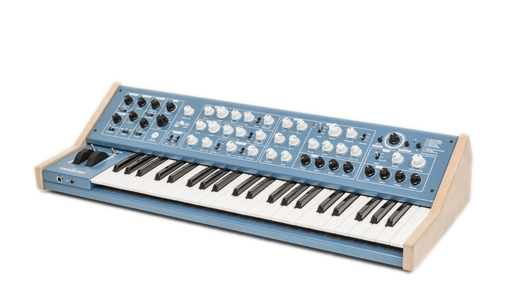 Der Vermona '14 Analogsynthesizer wird jetzt in Serie gebaut.