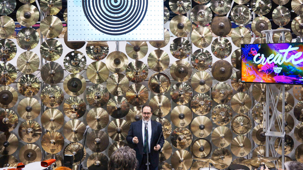 Die Eröffnung mit Andy Zildjian, dem Sabian CEO, auf der NAMM 2017. Bild: © Alex Höffken