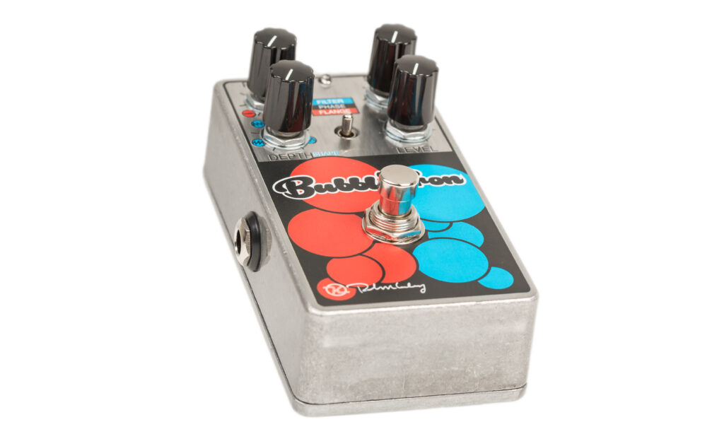 Das Bubble Tron liefert ein breites Spektrum von klassischen Phaser- und Flanger-Effekten bis hin zu abgedrehten Sounds - nur das Eigenrauschen trübt den Gesamteindruck.