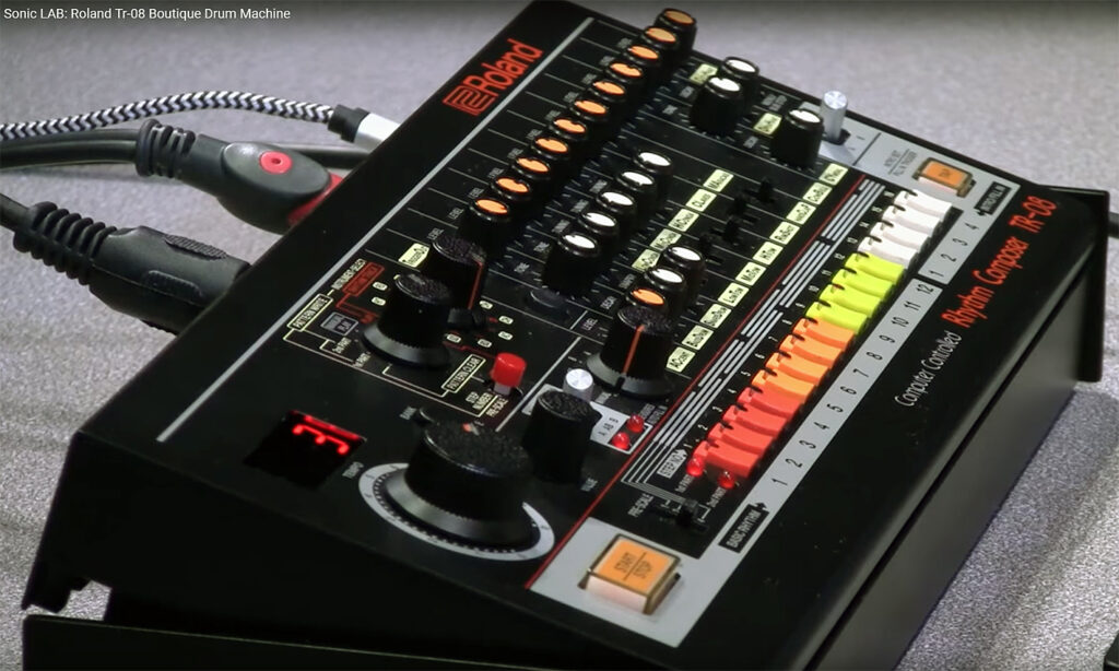 Roland-TR-08-Drum-Machine-Review Bild