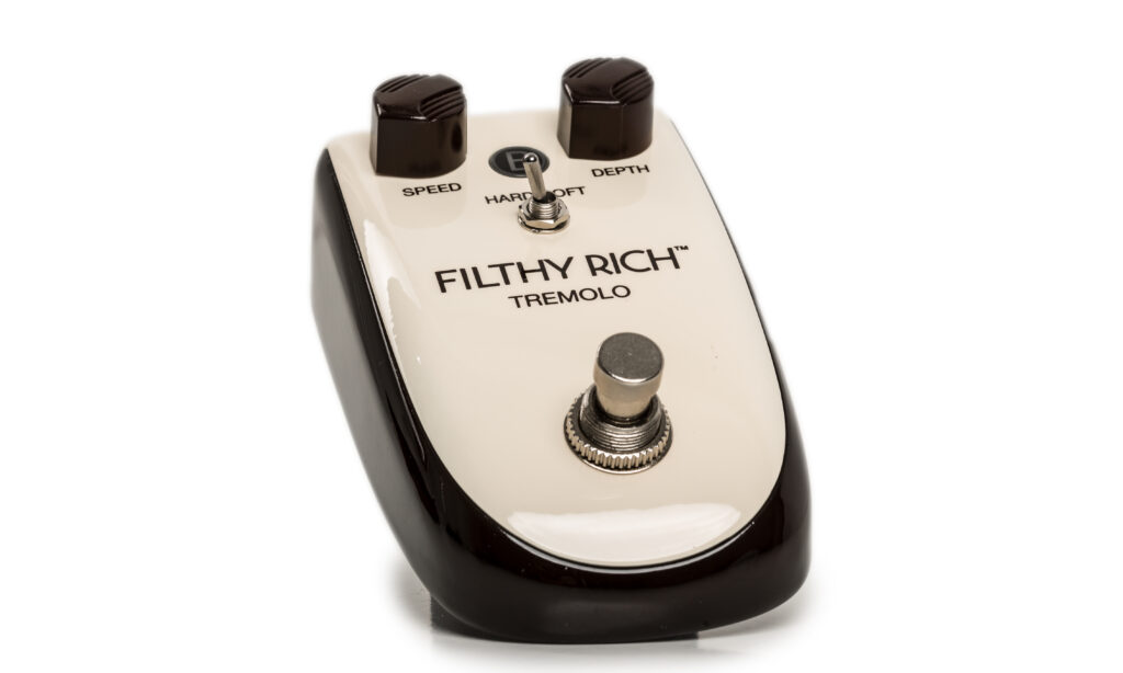 Mit dem Billionaire Filthy Rich Tremolo präsentiert Danelectro ein tolles, warm und weich klingendes Tremolo-Effektpedal.