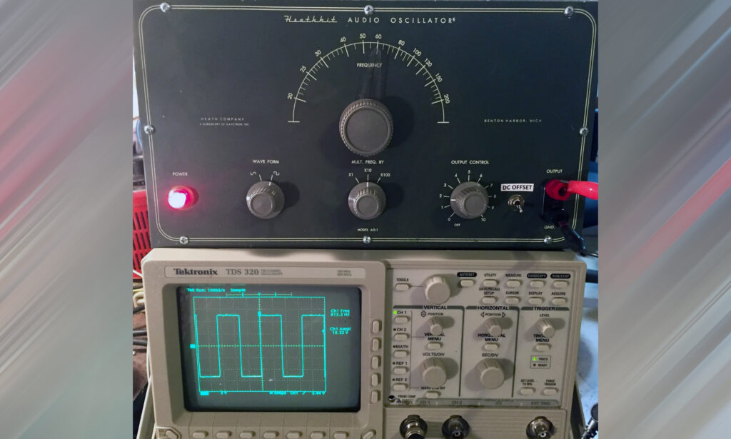 Heathkit AO-1 Audio-Oszillator auf einem Tektronix-Oszilloskop.