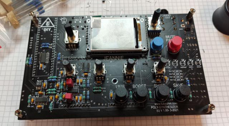 TubeOhm Jeannie: DIY-Synthesizer in Entwicklung