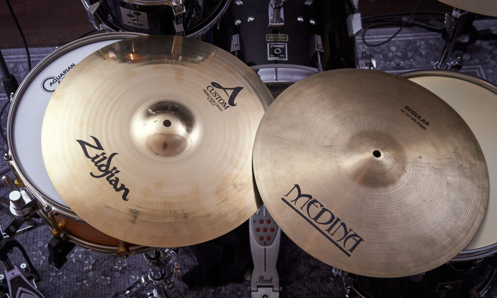 Christophs Wahl: ein 16“ Regular Crash von Medina in Kombination mit einem Zildjian 16“ A-Custom Projection Crash.