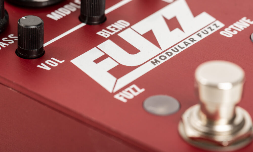 Das Jackson Audio Fuzz - Modular Fuzz glänzt mit Vielseitigkeit und authentischen Sounds.