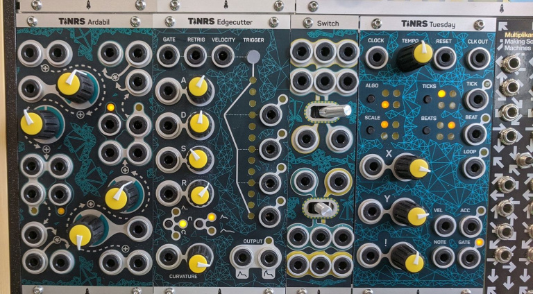 TINRS Ardabil und Switch