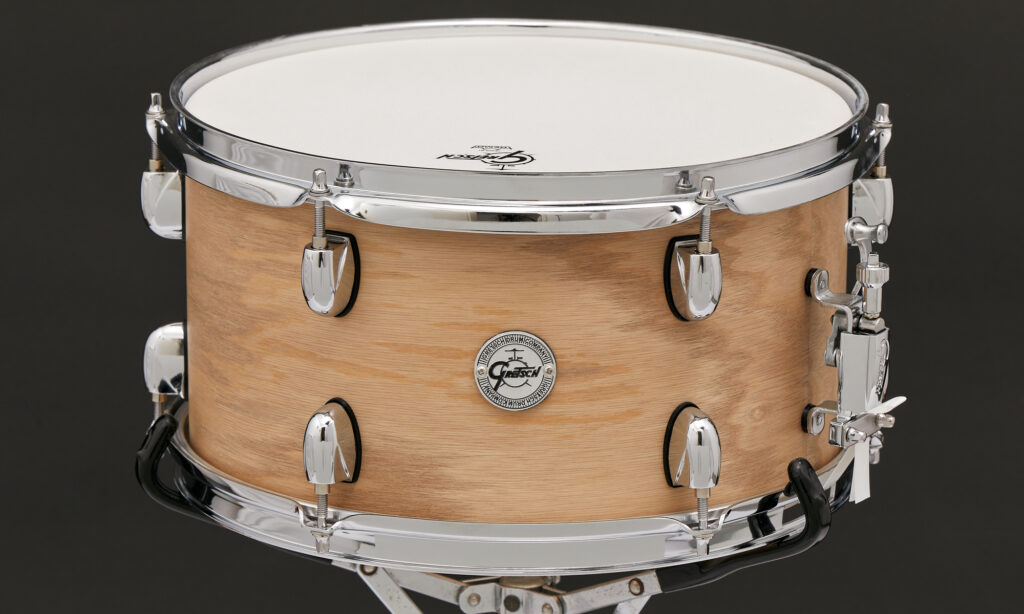 Eine Naturschönheit offenbart ein schmales Preisschild und technische Einschränkungen: die Gretsch Silver Series Ash Snare.