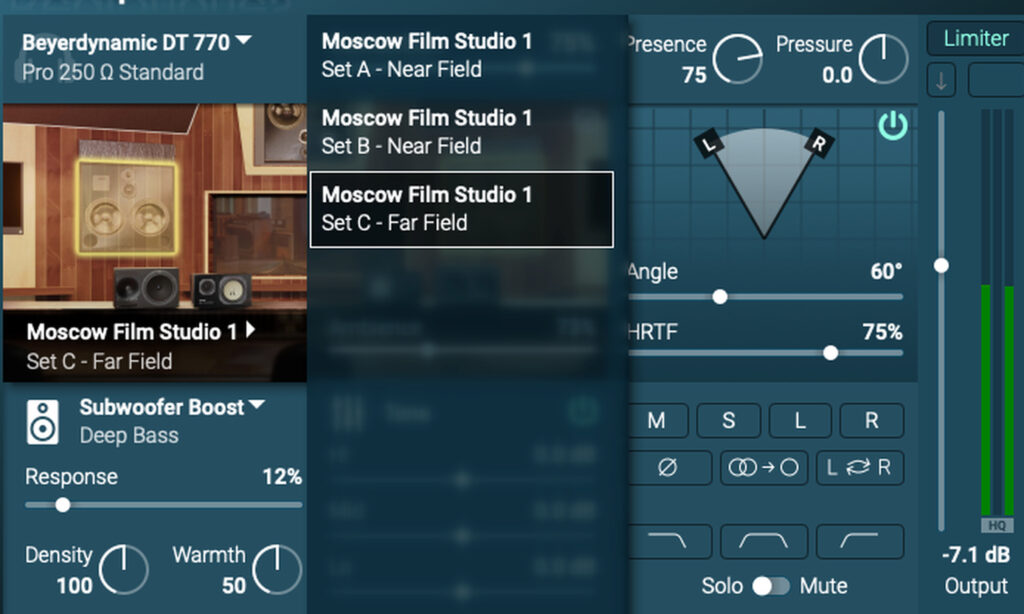 Ein Filmstudio mit drei Monitorwahlmöglichkeiten ist dabei.