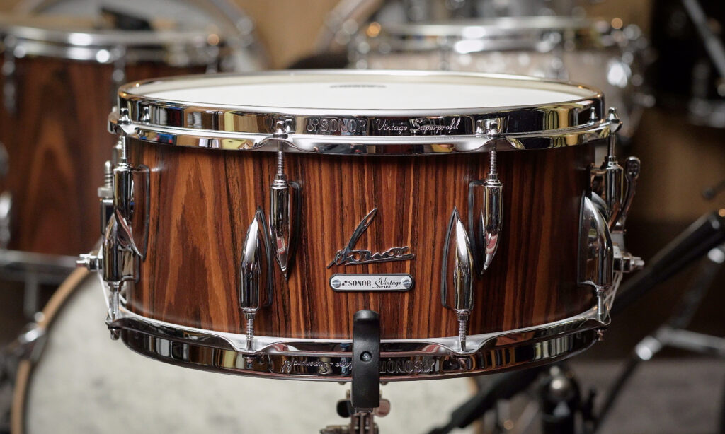 Diese 14“ x 6,5“ Sonor Vintage Snare hört ihr auf den Soundfiles und im Video.